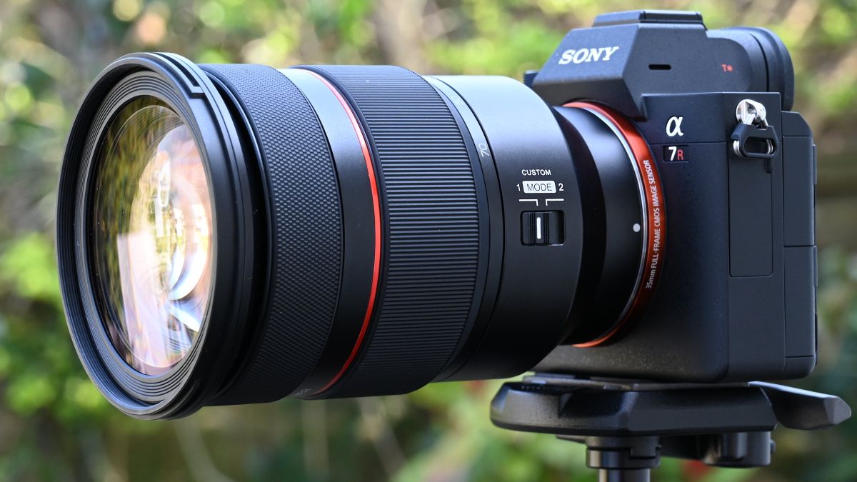 Top 20 Sony Lenses for Wedding Photography