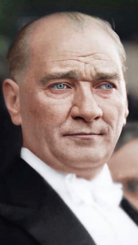 Ulu Önder Mustafa Kemal Atatürk'ün Mirası: 100. Yılında Türkiye Cumhuriyeti'ne İlham Vermek