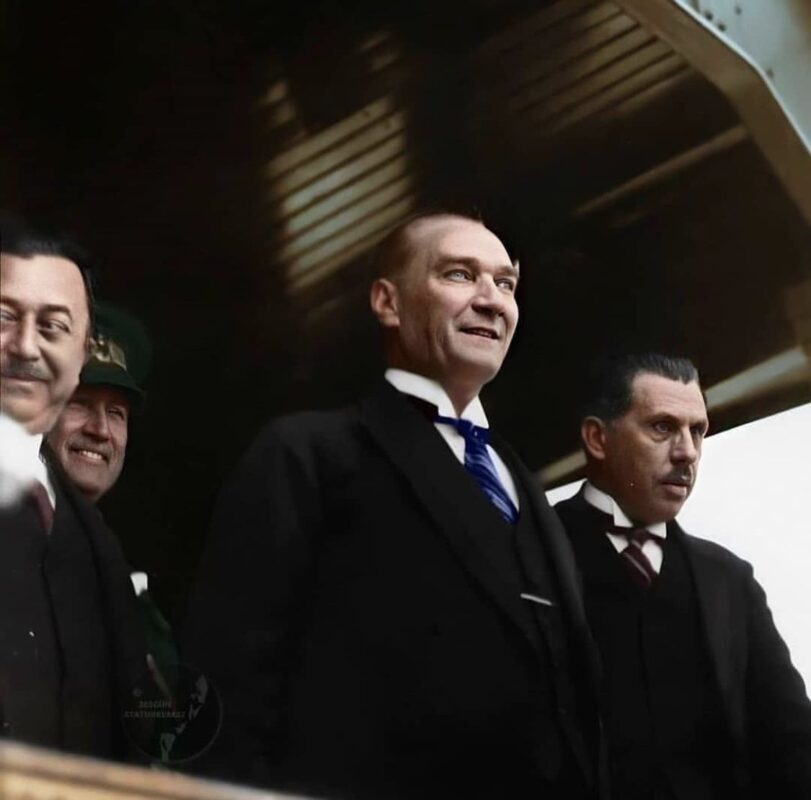 10 Kasım Anma Töreninde Mustafa Kemal Atatürk'ü Sevmek için 30 Neden