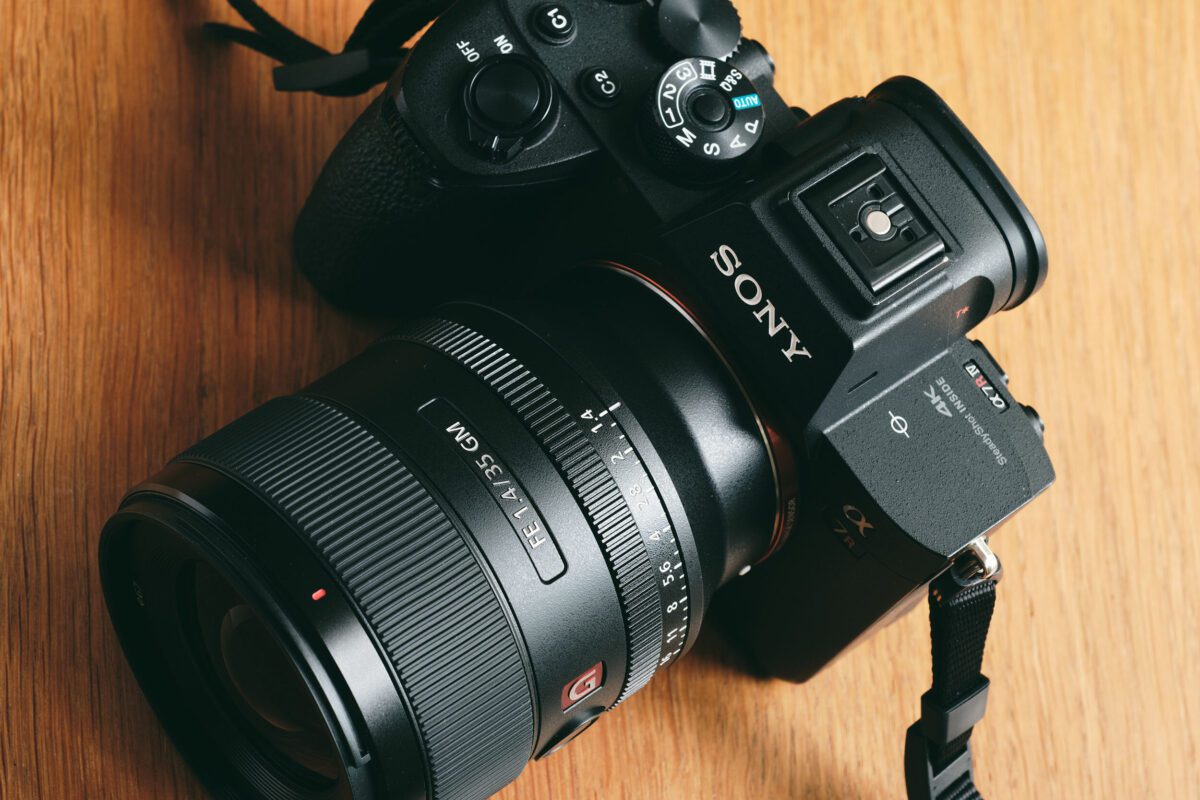 Etkileyici Sony FE 35mm f/1.4 GM Lensi Satın Almak İçin 25 Neden: Genel Bir Bakış